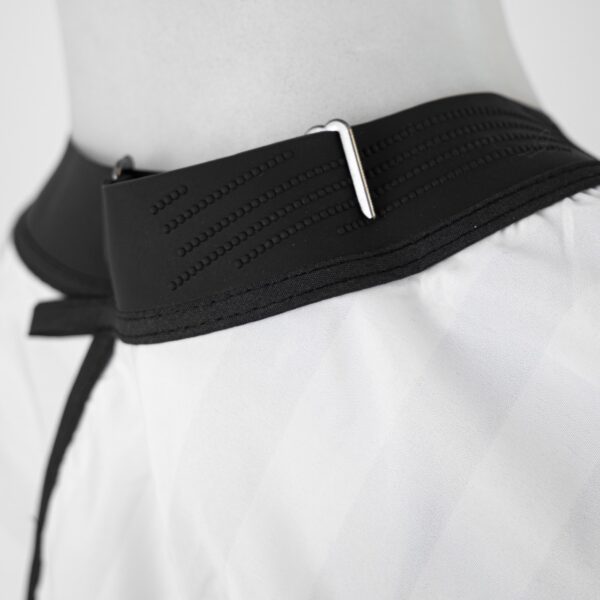 CAPA DE CORTE PREMIUM BLANCA CON CUELLO DE SILICONA - V-125 - Imagen 4